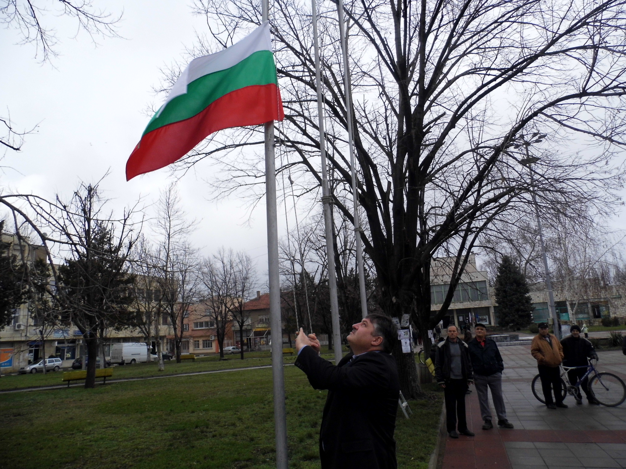 Жителите на община Гулянци отбелязаха тържествено Националния празник