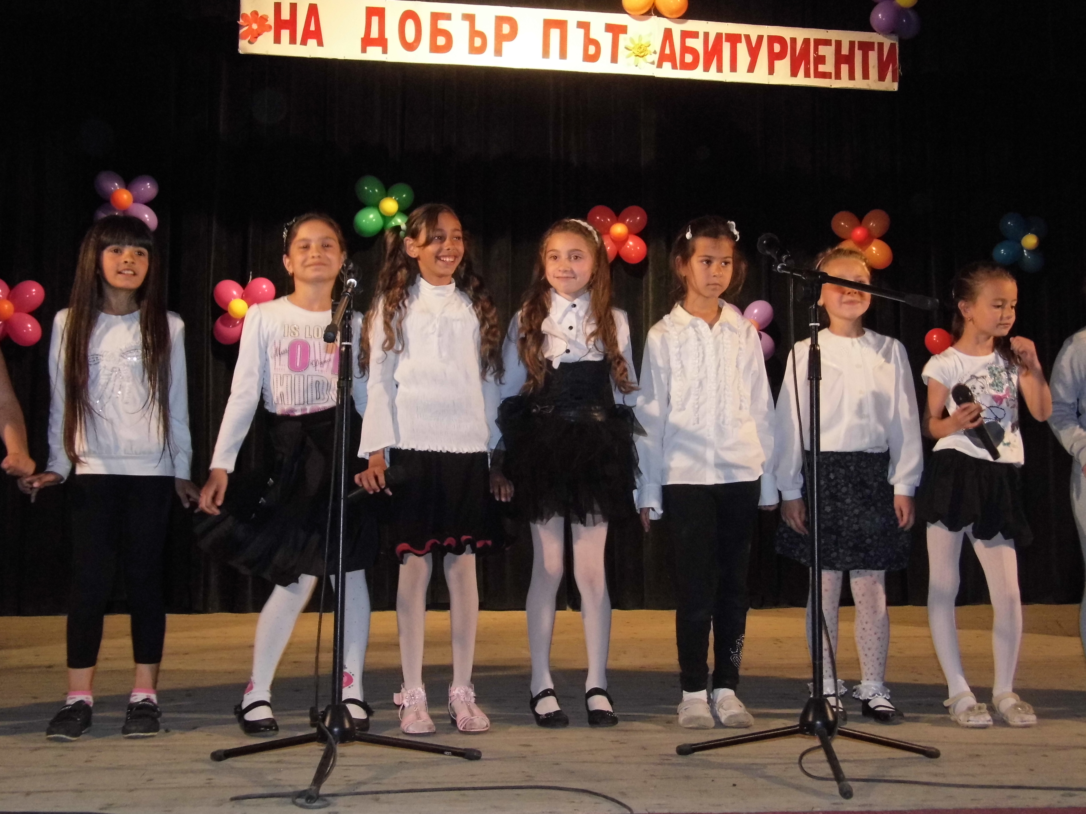 СОУ "Хр. Смирненски" отбеляза тържествено Денят на славянската писменост и култура